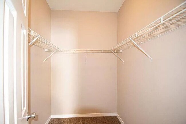 Building Photo - Beautiful 3-Bed in Enchanted Estates