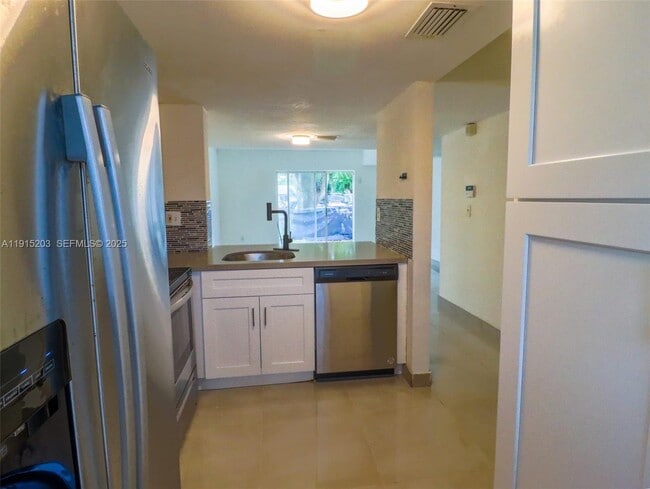 Foto del edificio - 14010 NE 3rd Ct