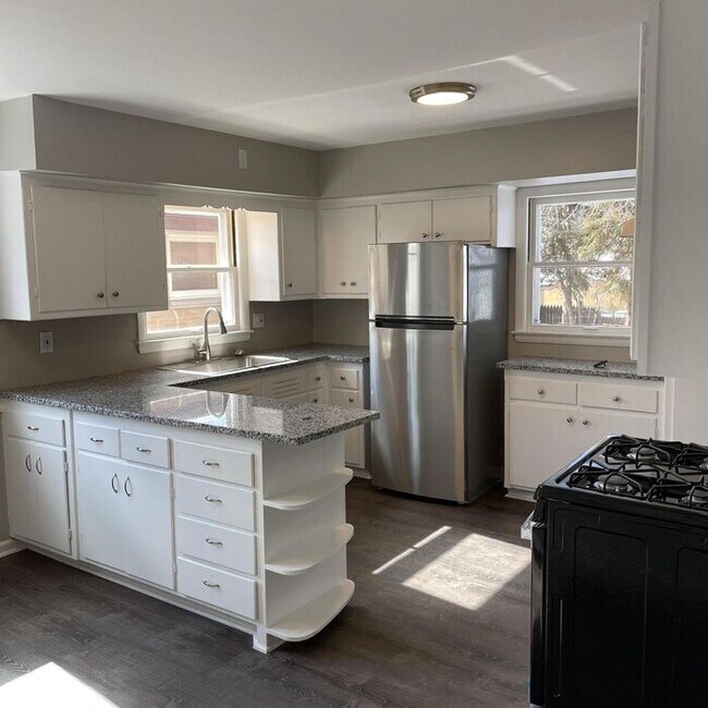 Building Photo - 3 Bedroom Ranch Style Home
