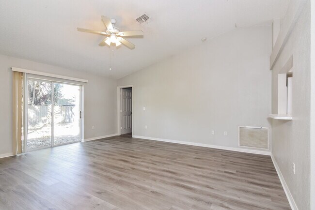 Foto del edificio - 306 Carriage Crossing Cir