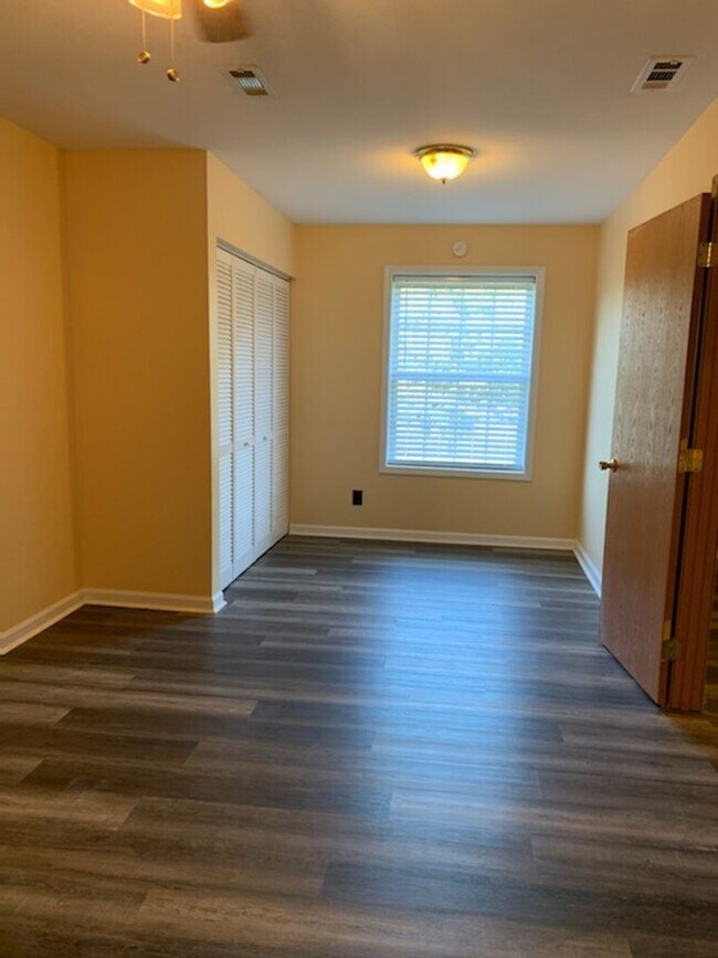Building Photo - 2 br, 1.5 bath House - 3283 Hwy UU