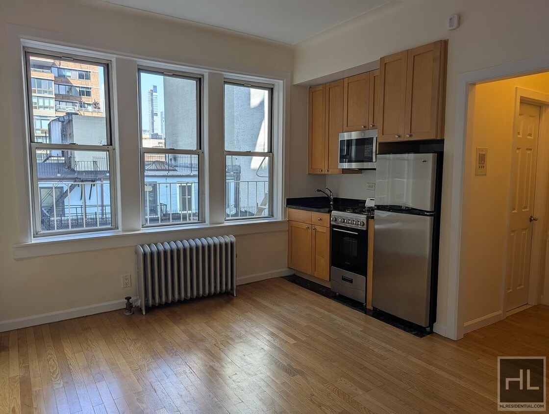 Primary Photo - WEST 13 STREET
