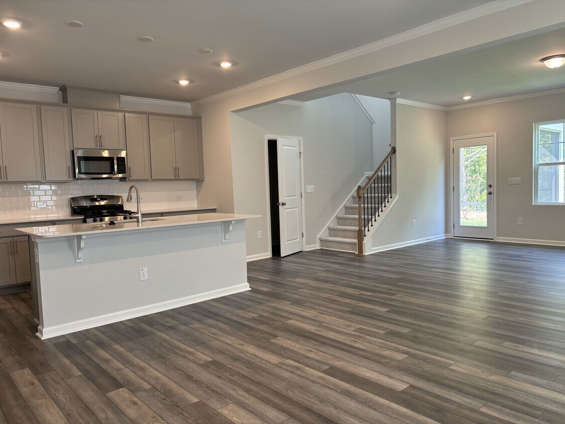 Foto principal - 303 Aster Bloom Ln