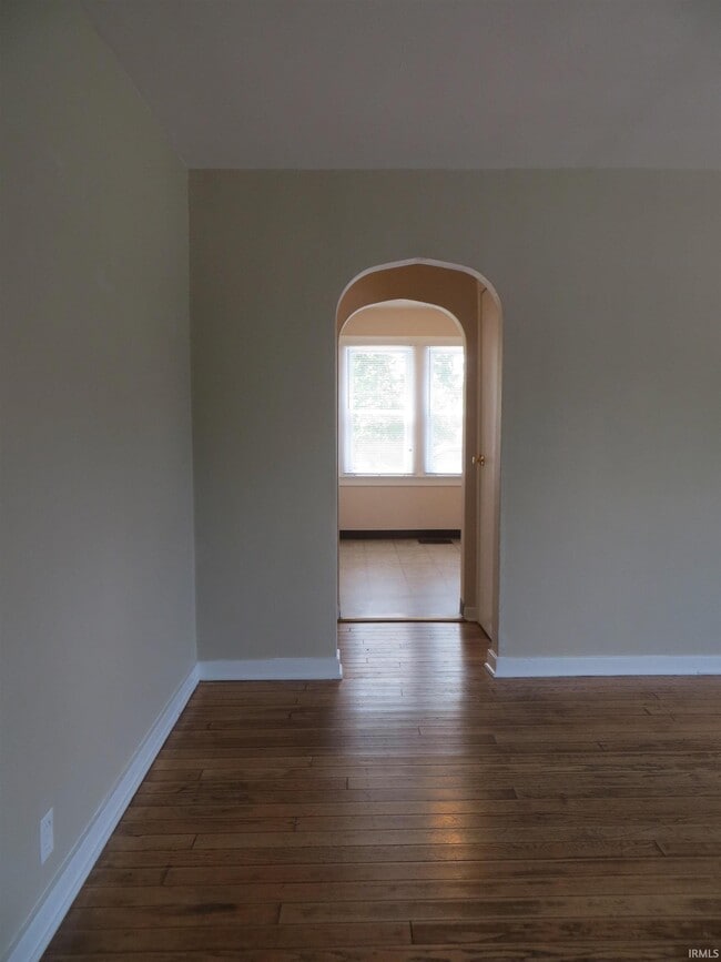 Building Photo - 2024 E 3rd St