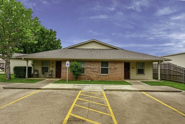 Foto del edificio - 417 E Main St