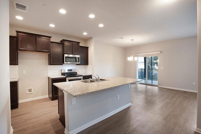 Foto del edificio - 516 E Slaughter Ln