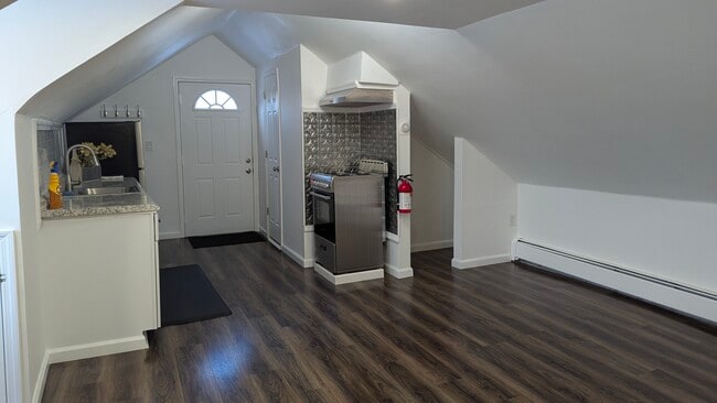 Building Photo - 18 Ramapo Valley Rd