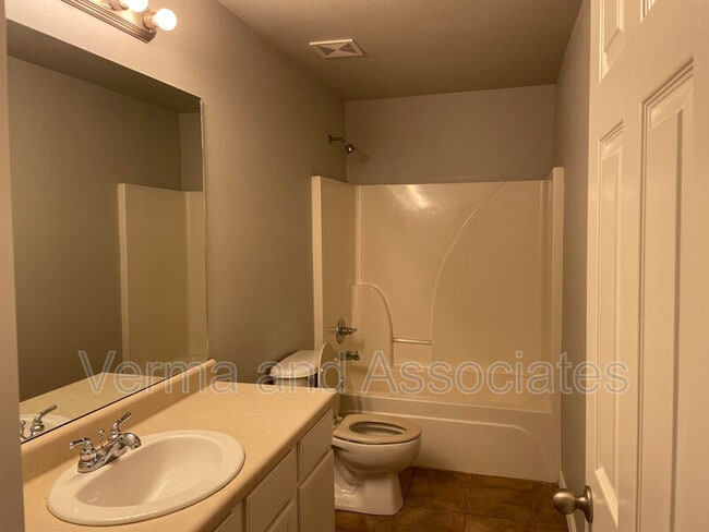 Building Photo - 281 Graystone Cir