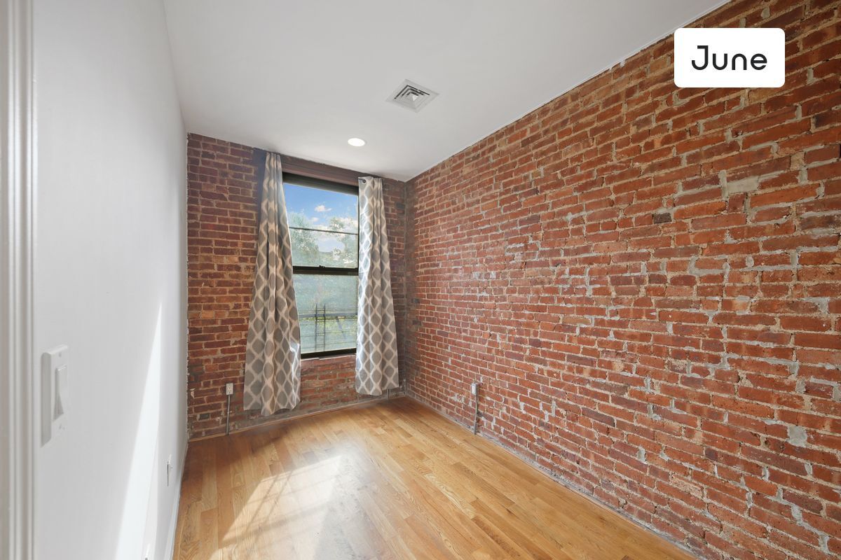 Primary Photo - ROOM ONLY in 4-bed/1.5-bath Home