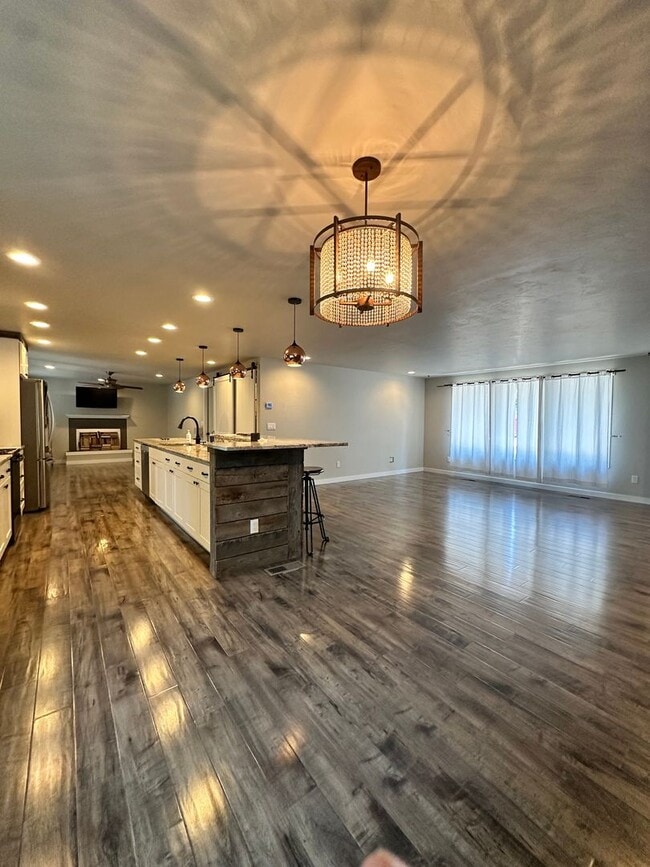 Foto del edificio - Beautifully Remodeled 3 Bedroom, 2 Bathroom Home – Move-In Ready!