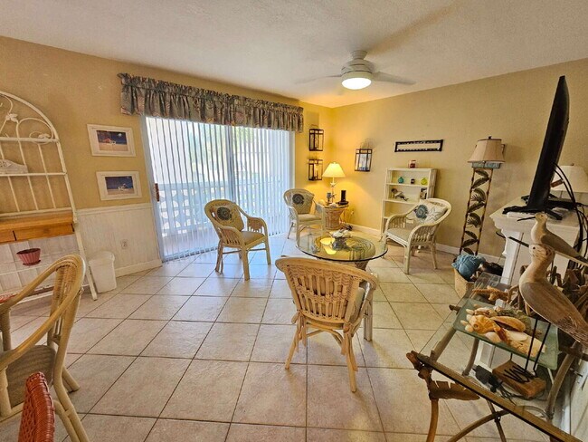 Building Photo - Cocoa Beach Condo
