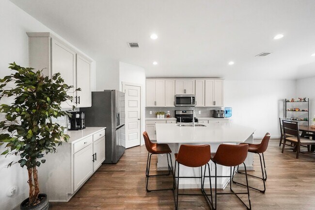 Foto del edificio - 1126 Hyde Lk Ln