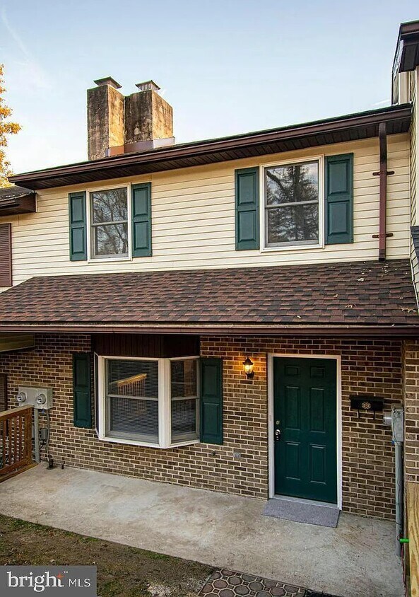 Foto principal - 354 S Linden St