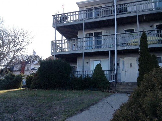 Building Photo - 163 Pequot Ave