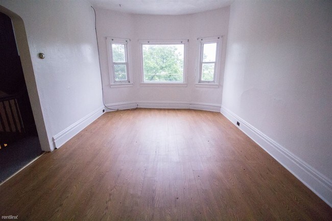 Building Photo - 3 br, 1 bath House - (August 2024)(South O...