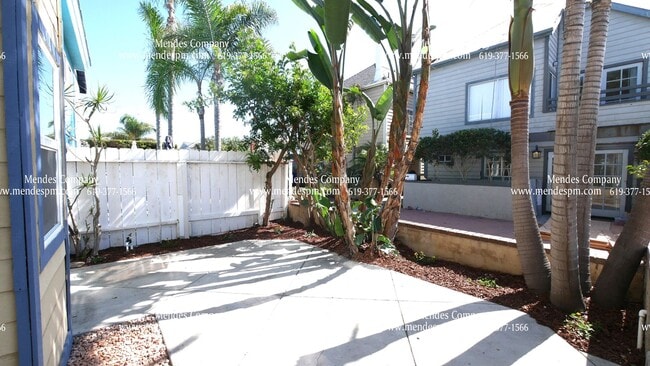 Foto del edificio - Beautiful 3 bd/2 bth Townhome just steps f...