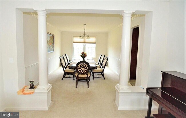 Foto del edificio - 41580 Tring Ln