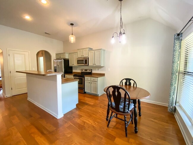 Building Photo - 3 bedroom 2 bath with a Bonus room in Arli...