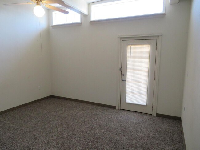 Foto del edificio - 1619 University Ave