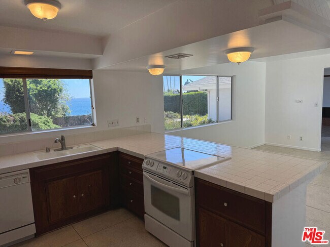 Building Photo - 31617 Broad Beach Rd