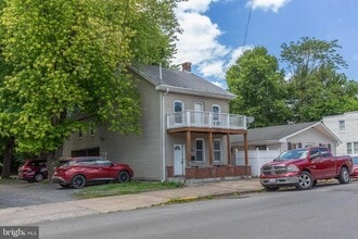 Building Photo - 323 S Raleigh St