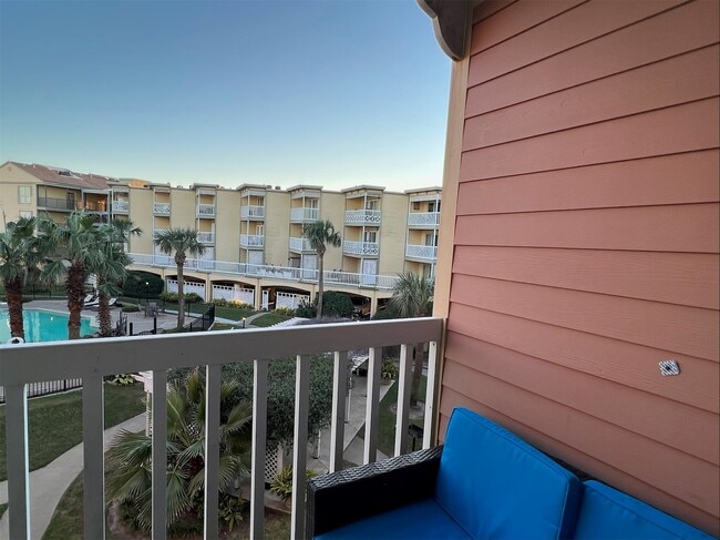 Building Photo - 6300 Seawall Blvd