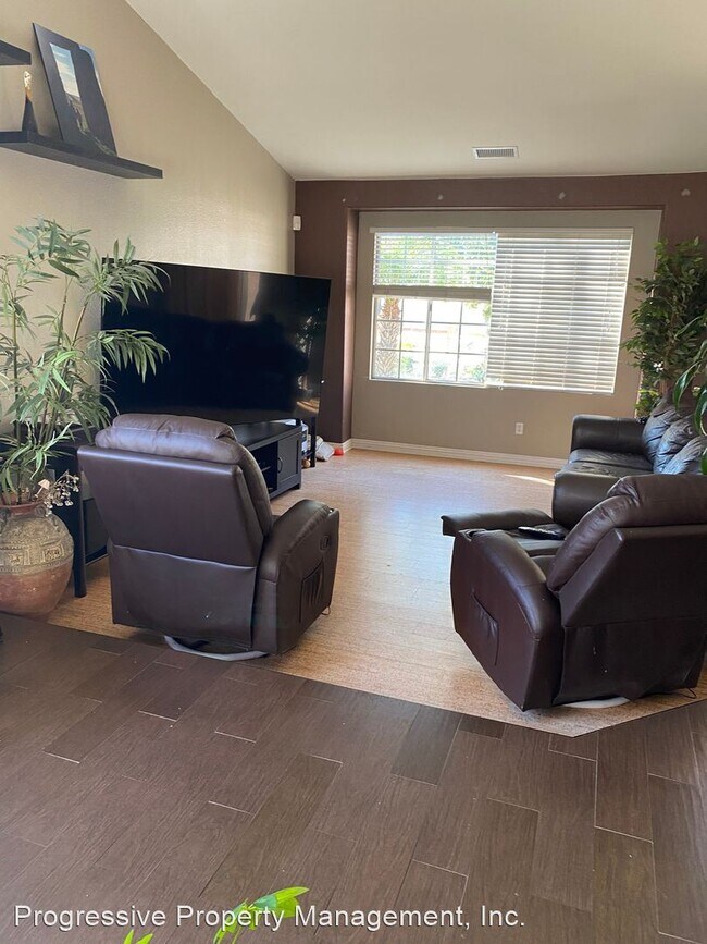 Building Photo - 3 br, 2 bath House - 36320 Toulon Dr