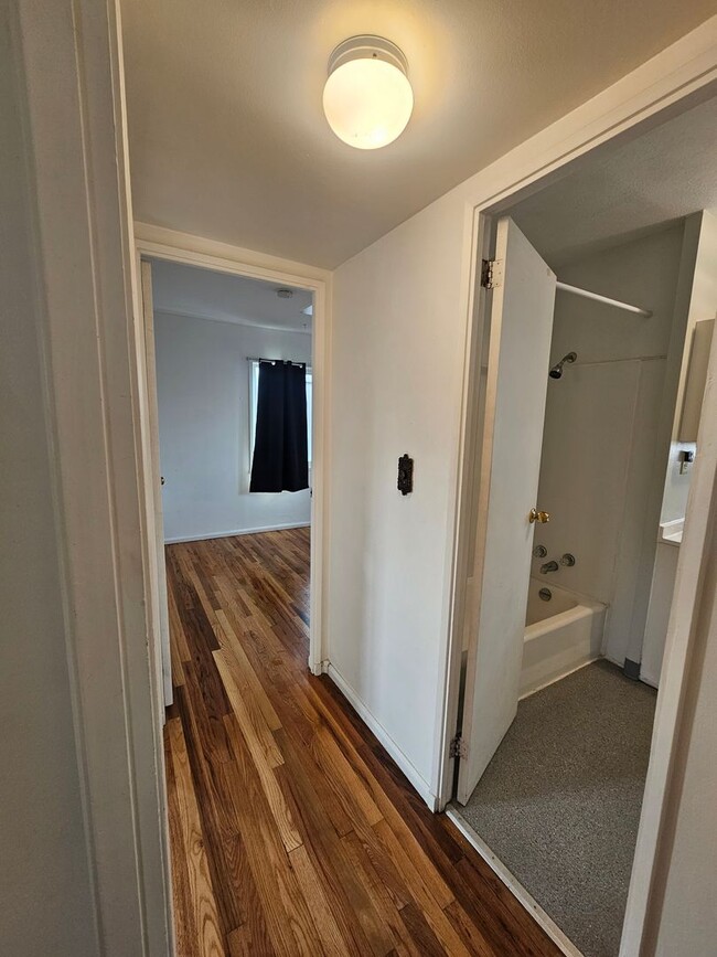 Foto del edificio - Cozy 2 bedroom for Rent on Rockwood Avenue