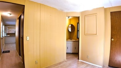 Building Photo - 251 Oakdale Dr