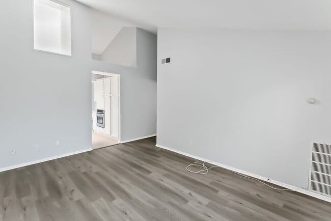 Building Photo - Charming 3 bedroom, 2 bathroom home in Hun...