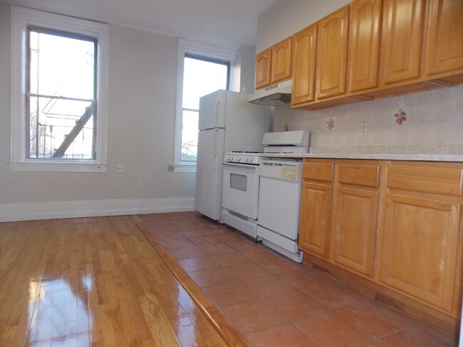 Building Photo - 281 3rd Ave
