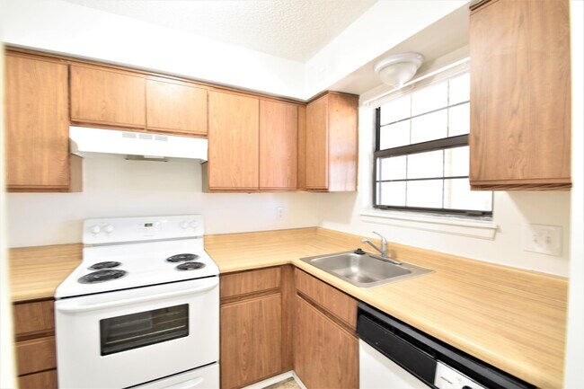 Foto del edificio - 8607 Holmes Rd