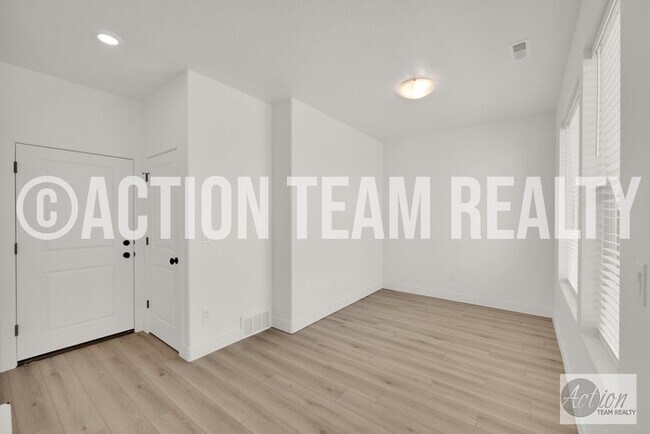 Foto del edificio - New Townhome in Farmington!