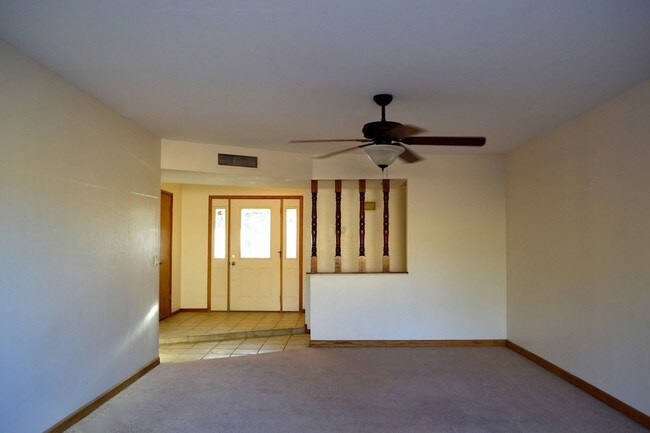 Building Photo - 3617 S Siesta Ln