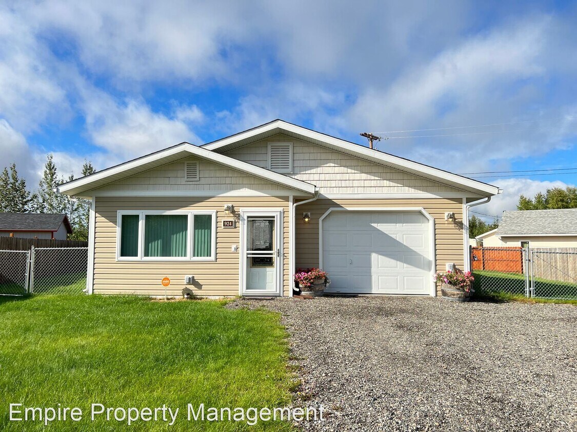 3 br, 2 bath House 924 Marquette Loop House for Rent in North Pole