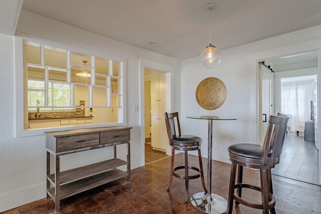 Living area Bar - 1100 Coronado Ter