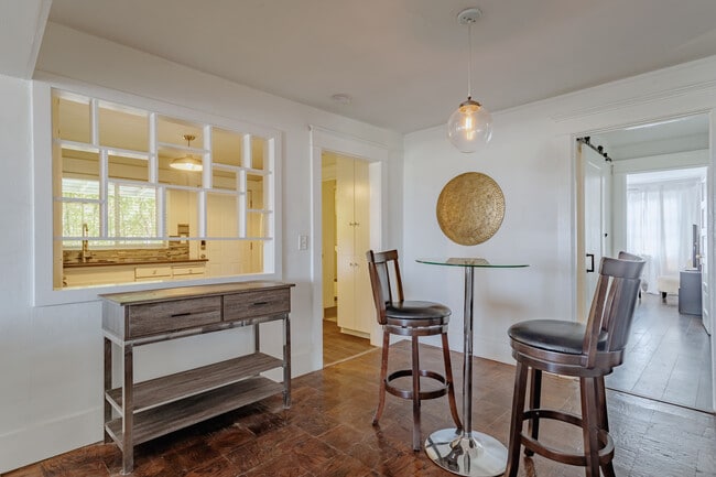 Living area Bar - 1100 Coronado Ter