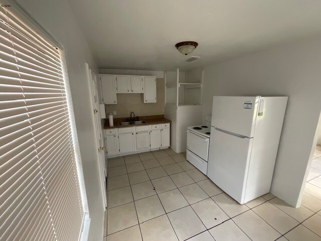 Foto del edificio - 1810 Hammock St