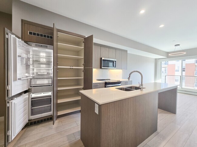 Photo du bâtiment - 310-315 15 Ave SW