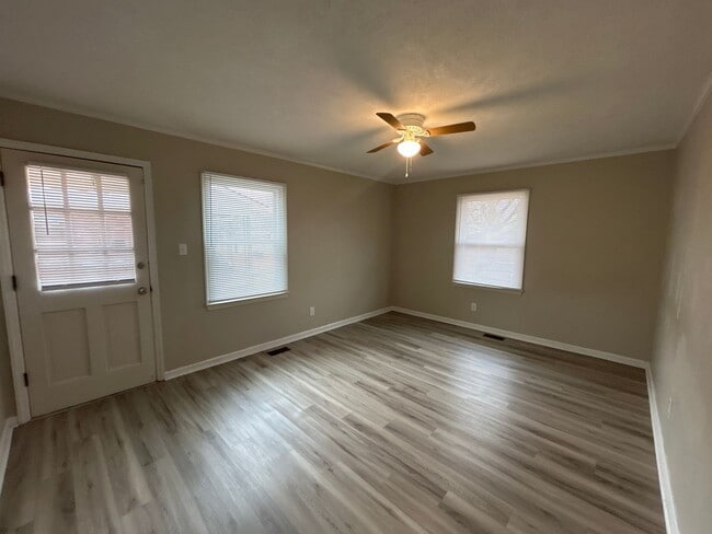 Foto del edificio - NEW LISTING!!!!!