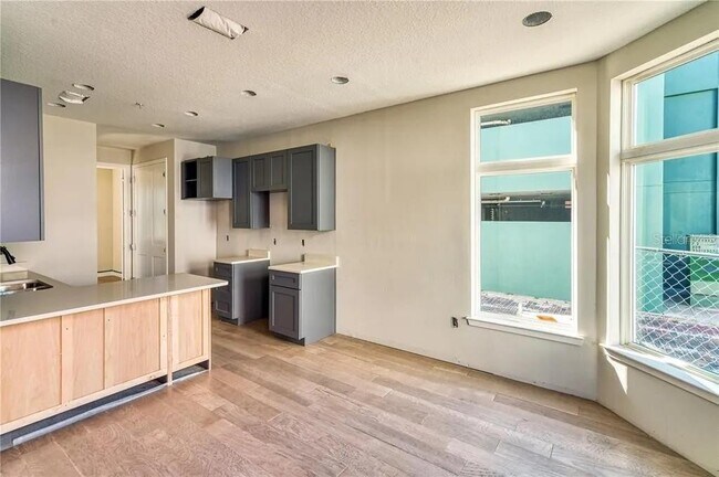 Building Photo - 821 Calla Terrace N