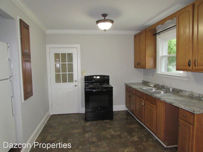 Foto del edificio - 3 br, 1 bath House - 350 Brevard Street