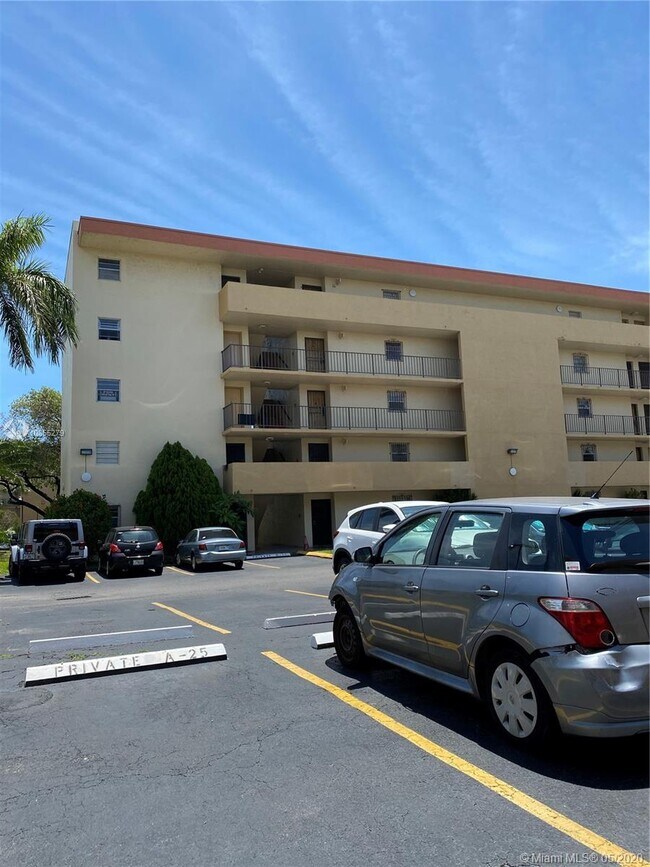 8889 Fontainebleau Blvd Miami, FL 33172 - Alquileres en Miami, FL