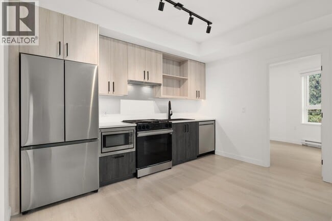 Building Photo - 1100 Clarke Rd