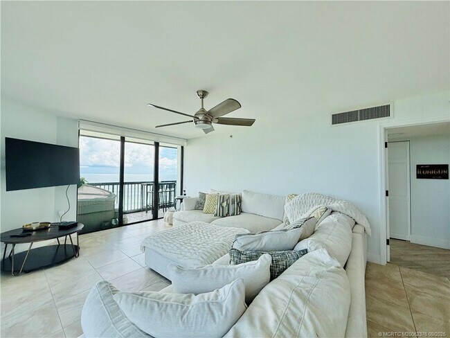 Foto del edificio - 8800 S Ocean Dr