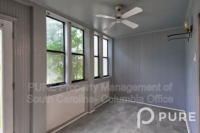 Foto del edificio - 601 Riverhill Cir