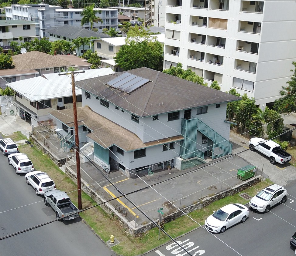 Property located on the corner of Poki and Dominis - 1804 Poki St