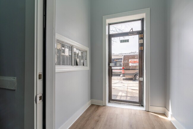 Foto del edificio - 6239 N Western Ave