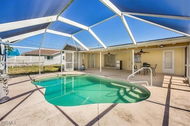 Building Photo - 915 SE 20th St