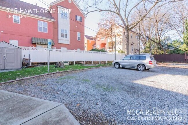 Foto del edificio - 715 Hawthorne Ln